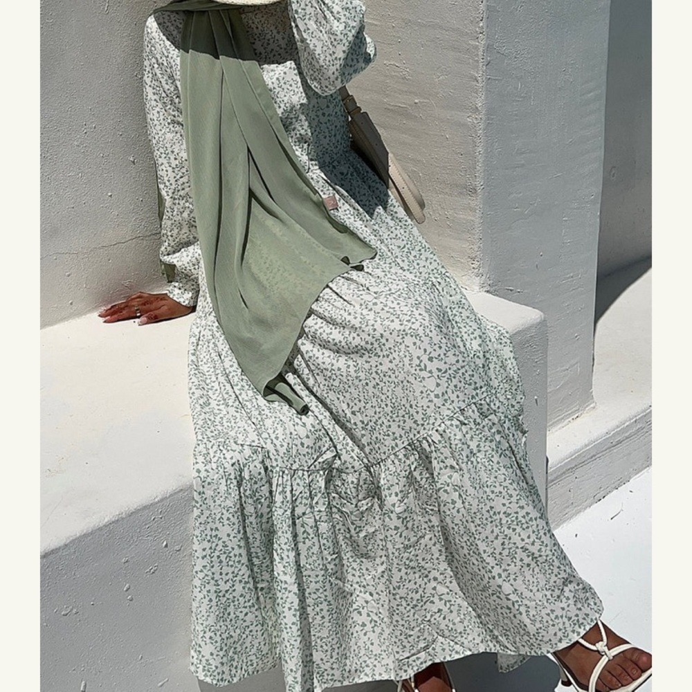 Veiled Collection Iliya Ditsy Floral Maxi Dress